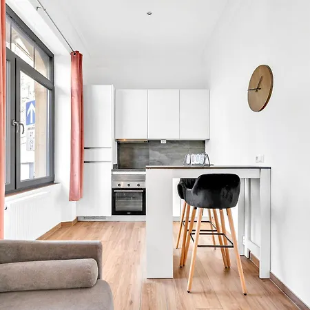 1 - Near Place De Paris Апартаменты *