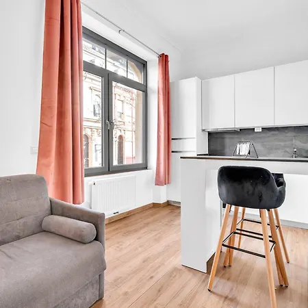 1 - Near Place De Paris