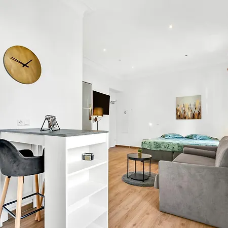 1 - Near Place De Paris アパート *