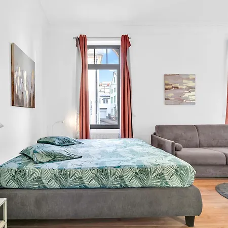 1 - Near Place De Paris