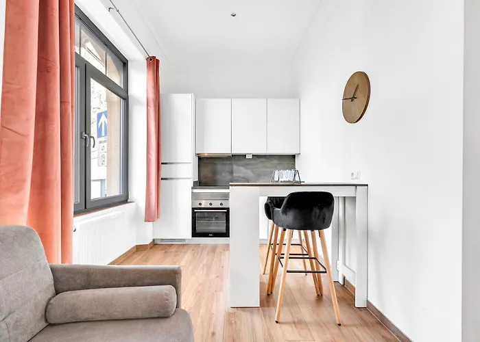 1 - Near Place De Paris דירה *