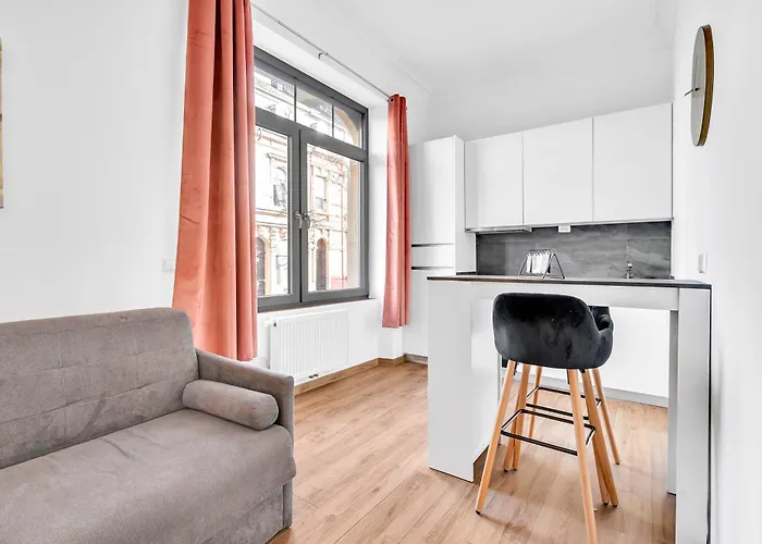 1 - Near Place De Paris