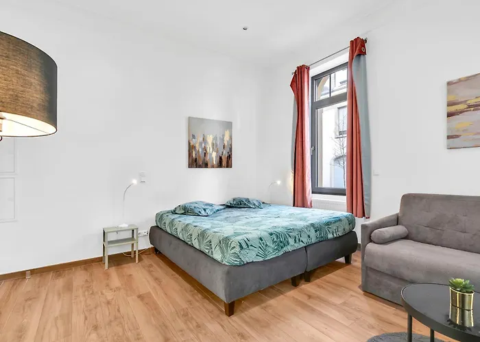 דירה 1 - Near Place De Paris