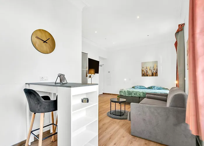 1 - Near Place De Paris דירה *