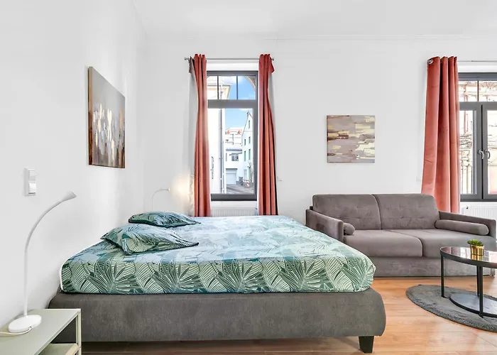 1 - Near Place De Paris